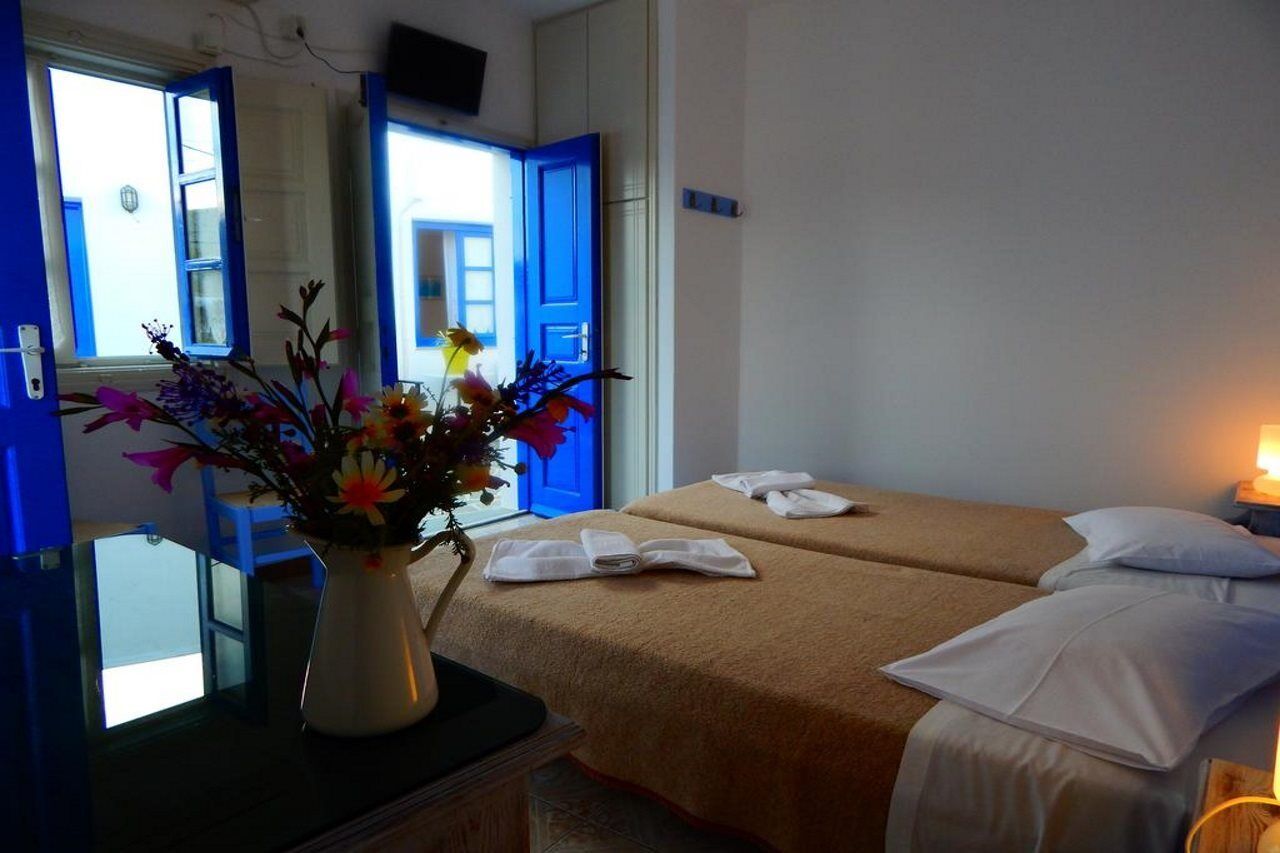 Evgenia Rooms And Apartments Folegandros Town Exterior photo